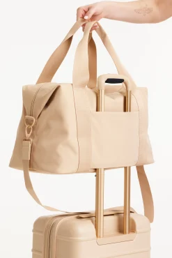 The Beisics Duffle In Beige