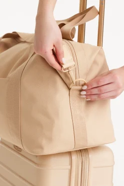 The Beisics Duffle In Beige