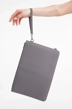 The Beisics Laptop Pouch In Grey
