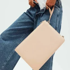 The Beisics Laptop Pouch In Beige