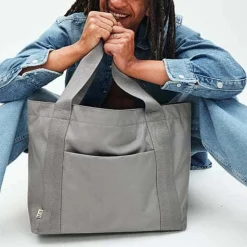 The Beisics Tote In Grey