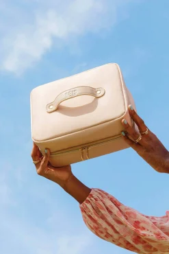 The Hanging Cosmetic Case In Beige