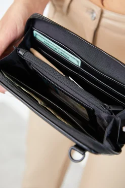 The Travel Wallet In Black